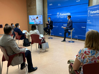 El consejero de Fomento e Infraestructuras, José Ramón Díez de Revenga, acompañado por el director general de Vivienda, José Francisco Lajara, durante la reunión del Consejo Asesor de Vivienda de la Región de Murcia (2)
