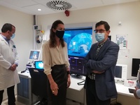 El consejero de Salud, Manuel Villegas, visitó la Unidad de Radiología Pediátrica junto a la directora de la Fundación Aladina, Ishtar Espejo