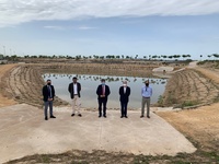 El consejero de Fomento e Infraestructuras, José Ramón Díez de Revenga, acompañado por los responsables del Parque Logístico del Sureste visitan uno de los sistemas de drenaje sostenible instalados en el polígono