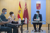 El presidente de la Comunidad, Fernando López Miras. se reunió hoy con la directora general de la Guardia Civil, María Gámez