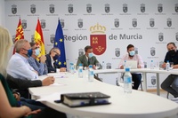 La reunión, presidida por el consejero de Presidencia, Turismo y Deportes, Marcos Ortuño, ha contado con la asistencia de los representantes de las...