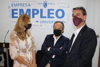 La directora general del SEF, María Isabel López, junto al presidente de la Fundación Universidad Empresa, Antonio Ballester, y el director general...
