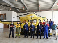 Antonio Sánchez Lorente visita a los equipos de emergencias que se encuentran en la Base Aérea de Alcantarilla