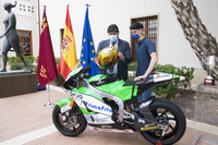 El presidente de la Comunidad, Fernando López Miras, recibe al campeón de Europa de Moto2, Fermín Aldeguer (2)
