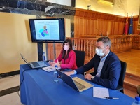 La directora general de Movilidad y Litoral, Marina Munuera, y el alcalde de Caravaca de la Cruz, José Francisco García, durante la reunión sobre las novedades del Mapa de Movilidad Cotidiana
