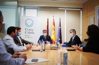 El consejero de Presidencia, Turismo y Deportes, Marcos Ortuño, reunido con los representantes de Costa Cálida Cares, el Consorcio murciano de Turismo de Salud