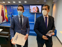 El consejero de Fomento e Infraestructuras, José Ramón Díez de Revenga, y el director de Vivienda, José Francisco Lajara, tras la presentación de las ayudas para facilitar el acceso al hogar