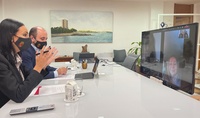 La consejera Valle Miguélez se reunión con los representantes del colectivo de feriantes