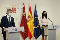 El consejero Luis Alberto Marín y la portavoz del Gobierno regional, Valle Miguélez, en la rueda de prensa posterior a la reunión del Consejo de ...