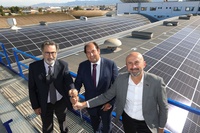 El director general Horacio Sánchez visita la nueva planta fotovoltaica de la empresa DFM Logística