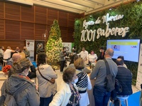 La Región cuenta con un stand propio decorado con frutas y hortalizas en el congreso San Sebastián Gastronomika Euskadi Basque Country 2021, donde se llevan a cabo show-cookings, catas de vino y degustaciones