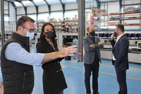 La consejera Valle Miguélez visita la empresa de maquinaria agrícola Elifab