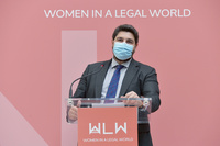 López Miras destaca que la primera Asociación de Mujeres Juristas "servirá como apoyo y espejo para muchas jóvenes"