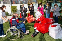 Regalos de Navidad para los usuarios del centro de Personas con discapacidad de Canteras (Cartagena)