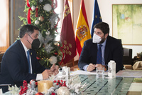 El presidente López Miras recibe al alcalde de Murcia