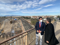 El consejero de Fomento e Infraestructuras, José Ramón Díez de Revenga, y el alcalde de Alcantarilla, Joaquín Buendía, presentan el acuerdo para ...