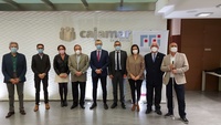 El consejero de Salud presenta el libro 'Enfermedades raras en la pintura', cuyos beneficios se destinarán a la investigación y difusión de estas patologías