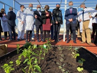 El consejero de Salud, Juan José Pedreño, visitó hoy la nueva terraza al aire libre en la Unidad de Psiquiatría del hospital general universitario Santa Lucía de Cartagena