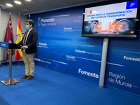 El consejero de Fomento e Infraestructuras, José Ramón Díez de Revenga, durante la rueda de prensa en la que presentó hoy el programa de subvenciones...