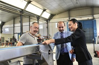 La consejera de Empresa, Empleo, Universidades y Portavocía, Valle Miguélez, visitó la empresa de maquinaria conservera Macoansal en Bullas