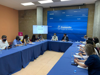 Los directores generales de Vivienda, y Servicios Sociales, José Francisco Lajara y Lucía Hernández, durante la reunión de seguimiento del programa...