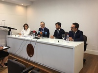 El consejero de Salud firma un convenio con el Colegio de Odontólogos en materia de asistencia sanitaria bucodental
