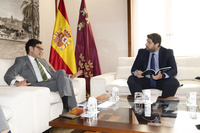 El jefe del Ejecutivo regional, Fernando López Miras, se reúne con el presidente del Tribunal Superior de Justicia de Murcia, Miguel Pasqual del Riquelme, quien le hace entrega de la Memoria Anual del Tribunal Superior de Justicia (II)