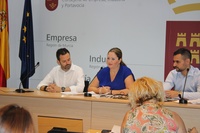 La directora general de Consumo y Artesanía, Sonia Moreno, inauguró hoy unas jornadas de información y formación sobre la nueva normativa de las bolsas de plástico, dirigidas a los inspectores de consumo y comercio