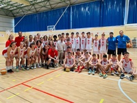 Más de cien niños participan en el campus de baloncesto en el Centro de Alto Rendimiento de Los Narejos
