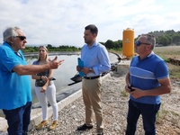 El director general del Agua, durante su visita a las obras de mejora de eficiencia energética llevadas a cabo en la Comunidad de Regantes de Ben...