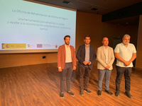 El director de Vivienda, José Francisco Lajara, el consejero de Fomento e Infraestructuras, José Ramón Díez de Revenga, el alcalde de Molina de Segura, Eliseo García, y el concejal de Vivienda, Mariano Vicente, tras la presentación de la Oficina de Rehabilitación municipal