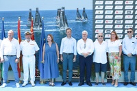 Organizadores y patrocinadores del evento, junto al consejero de Presidencia, Turismo, Cultura y Deportes, Marcos Ortuño (4i), y la alcaldesa de ...
