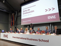 La directora del Servicio Regional de Empleo y Formación asiste a la graduación de la promoción 2021-2022 de ENAE Business School