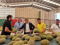 Imagen de la visita del consejero de Economía, Hacienda y Administración Digital, Luis Alberto Marín, a las instalaciones de la empresa Inverfres...