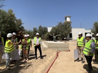 El consejero Antonio Luengo durante la visita al Centro de Visitantes de San Pedro para conocer los trabajos de rehabilitación