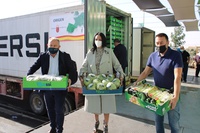 Imagen de archivo de una de las acciones de comercio exterior del INFO en el mercado Al Aweer Central Fruit and Vegetable Market de Dubái, a la que...