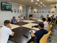 El director de Territorio y Arquitectura, Jaime Pérez Zulueta, junto con el equipo de expertos de la UMU redactor de la guía de especies arbóreas y arbustivas