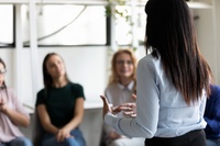 El Servicio Regional de Empleo y Formación pone en marcha un programa para mejorar la empleabilidad de mujeres víctimas de violencia de género y ...