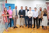 El consejero de Presidencia, Turismo, Cultura y Deportes, Marcos Ortuño (4i), junto con el presidente de la Asociación de Jóvenes Empresarios, Ginés...