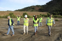La consejera de Empresa, Empleo, Universidades y Portavocía, Valle Miguélez, durante su visita a las obras de estabilización en la instalación de residuos mineros 'El Lirio' 2