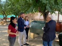 Los consejeros de Medio Ambiente, Antonio Luengo, y Educación, María Isabel Campuzano, durante el acto de presentación de los compostadores escol...