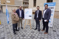 El director general de Vivienda, José Francisco Lajara, junto con el alcalde de Los Alcázares, Mario Cervera, presenta el acuerdo sobre el programa...