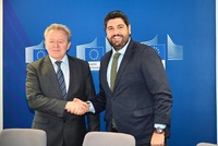 López Miras se reúne en Bruselas con el comisario europeo de Agricultura, Janusz Wojciechowski