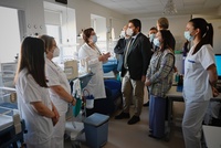 López Miras visita la renovada planta de Pediatría y Maternidad del Hospital Virgen del Castillo de Yecla