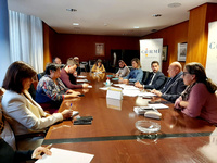 El director de Vivienda, José Francisco Lajara, presenta la nueva convocatoria de ayudas de accesibilidad al presidente Cermi, Pedro Martínez, y ...