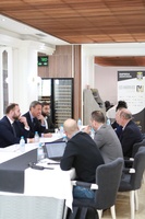 Reunión del consejero de Presidencia, Turismo, Cultura y Deportes, Marcos Ortuño, celebrada hoy con representantes del sector regional de alojamientos...