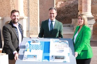 El consejero de Presidencia, Turismo, Cultura y Deportes, Marcos Ortuño, junto a la alcaldesa de Cartagena, Noelia Arroyo, y al director del Itrem,...