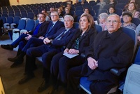 En la imagen, de izquierda a derecha, Joaquín Buendía, alcalde de Alcantarilla; consejero; Manuel Molina, presidente de AECC RM; y miembros de la junta local de la AECC en Alcantarilla.