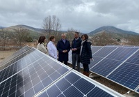 El consejero de Salud, Juan José Pedreño, visita la instalación de placas solares del hospital de Caravaca de la Cruz.