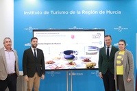 El consejero de Presidencia, Turismo, Cultura, Juventud, Deportes y Portavocía, Marcos Ortuño, junto con el director del Itrem, Juan Francisco Martínez...